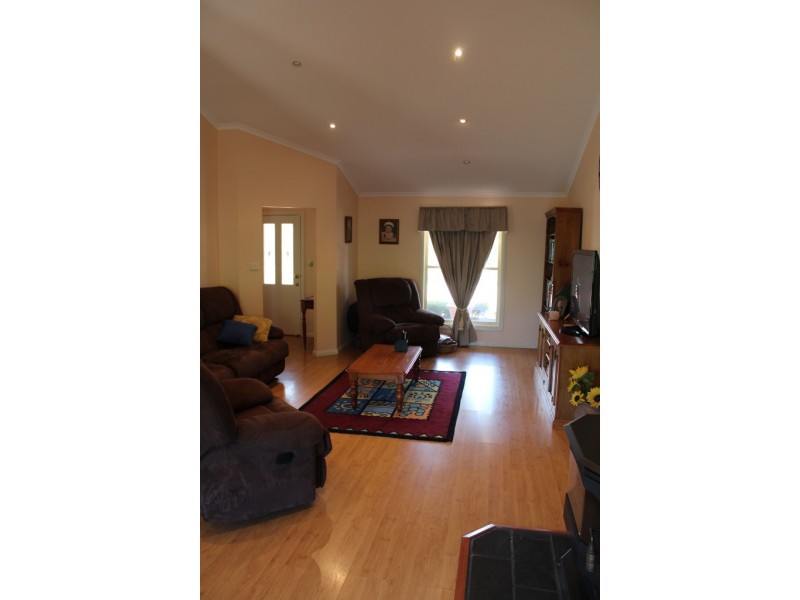 64 St Johns Road, Bathurst NSW 2795