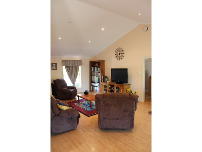 64 St Johns Road, Bathurst NSW 2795
