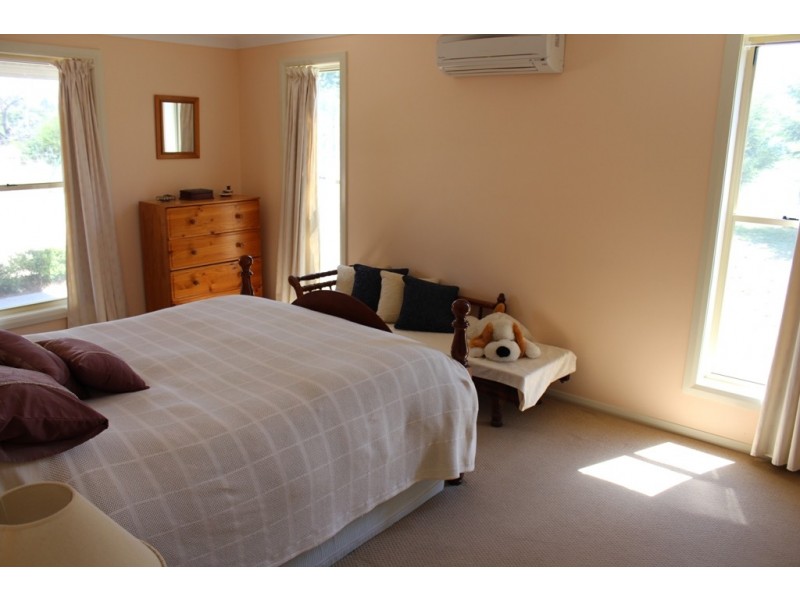 64 St Johns Road, Bathurst NSW 2795