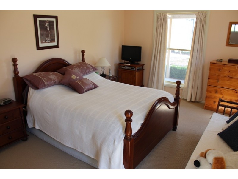 64 St Johns Road, Bathurst NSW 2795
