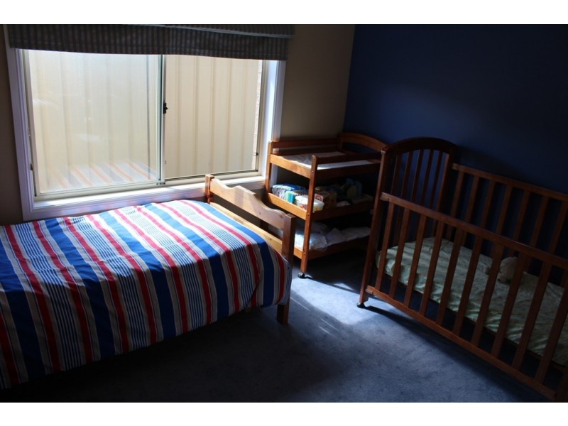 2 Howarth Close, Bathurst NSW 2795