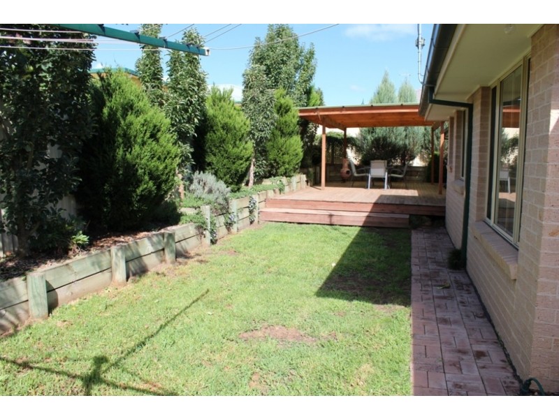 2 Howarth Close, Bathurst NSW 2795