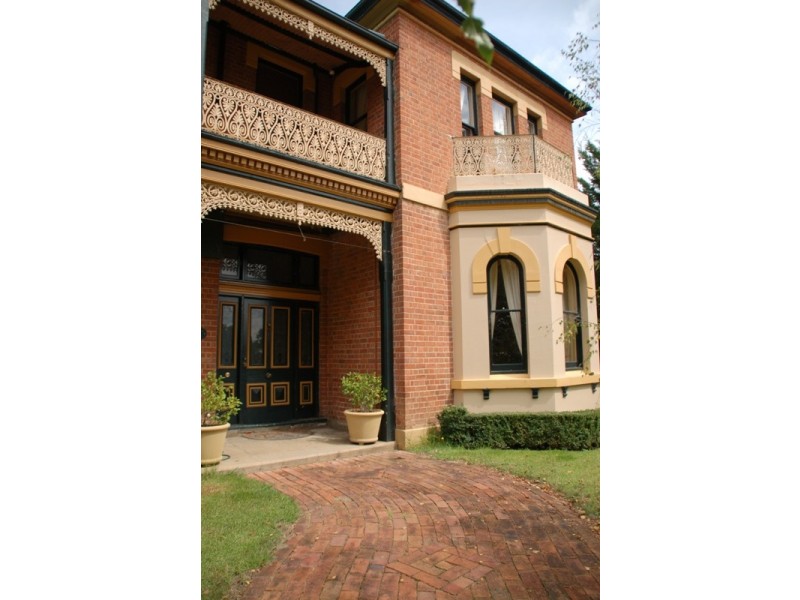 294 Russell Street, Bathurst NSW 2795