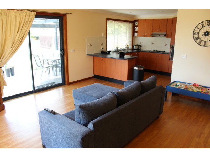 35 Hughes Street, Bathurst NSW 2795