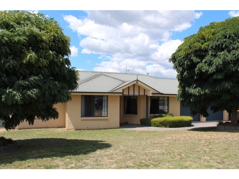 35 Hughes Street, Bathurst NSW 2795