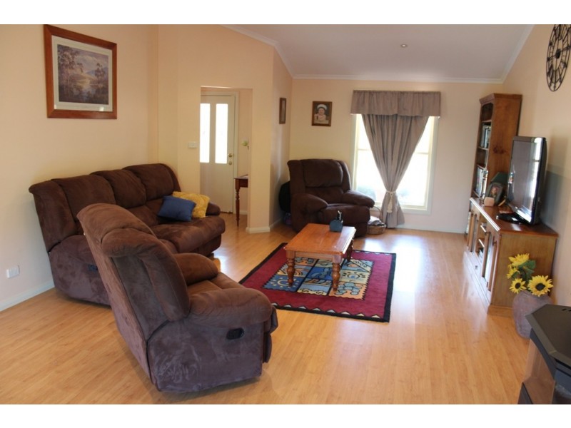64 St Johns Road, Bathurst NSW 2795