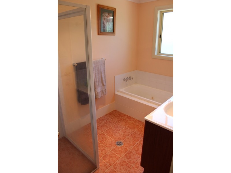 64 St Johns Road, Bathurst NSW 2795