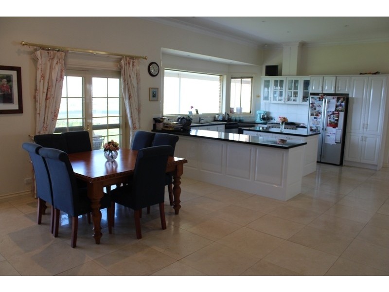 18 Arabella Place, Bathurst NSW 2795