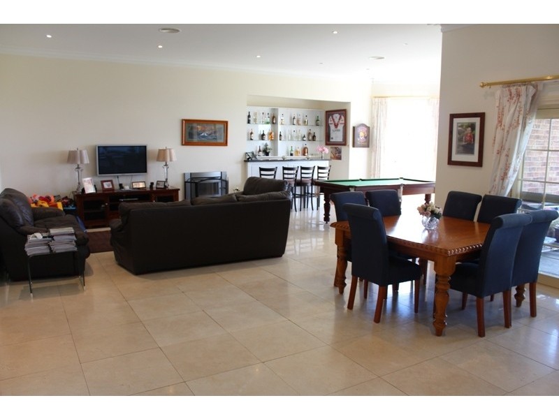 18 Arabella Place, Bathurst NSW 2795