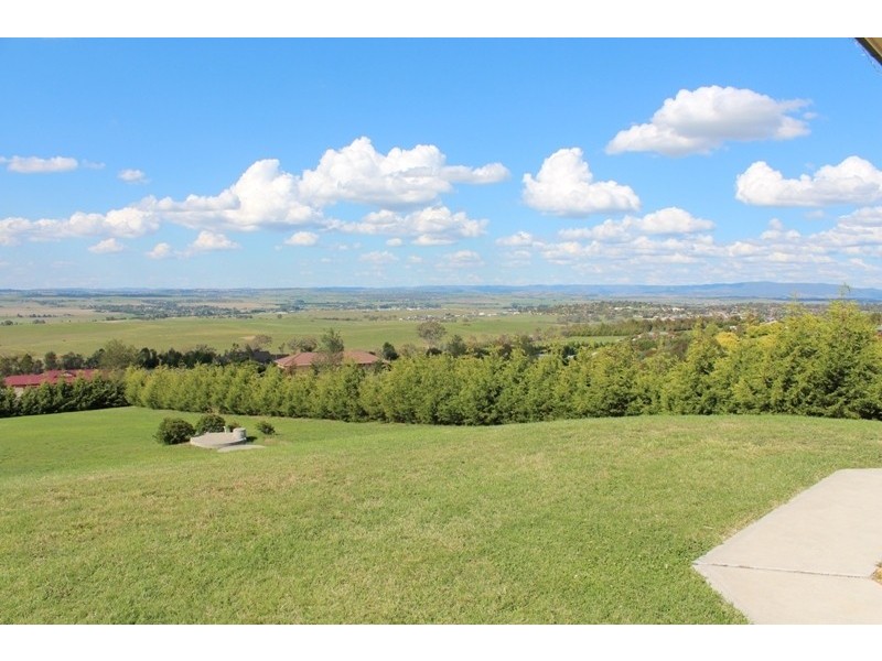 18 Arabella Place, Bathurst NSW 2795