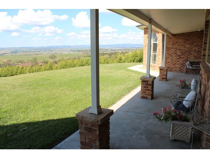 18 Arabella Place, Bathurst NSW 2795