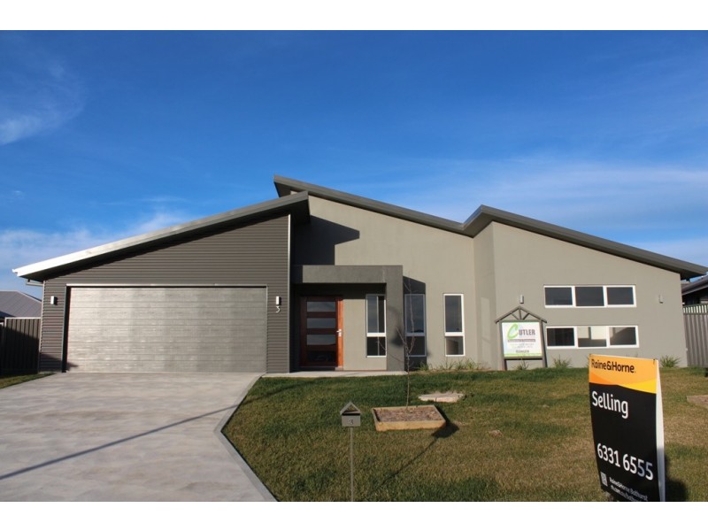 3 Mulley Close, Bathurst NSW 2795