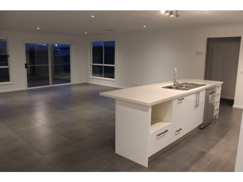 3 Mulley Close, Bathurst NSW 2795