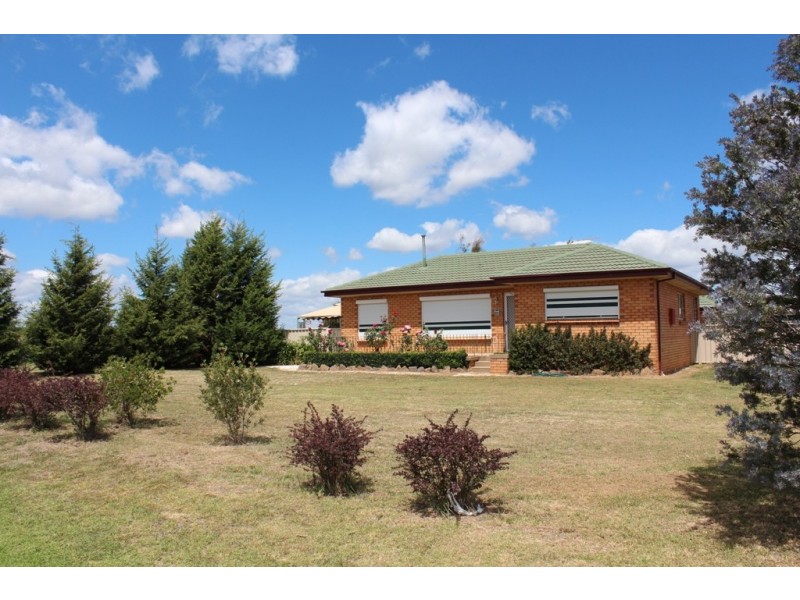 77 Sydney Road, Bathurst NSW 2795