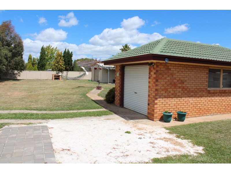 77 Sydney Road, Bathurst NSW 2795
