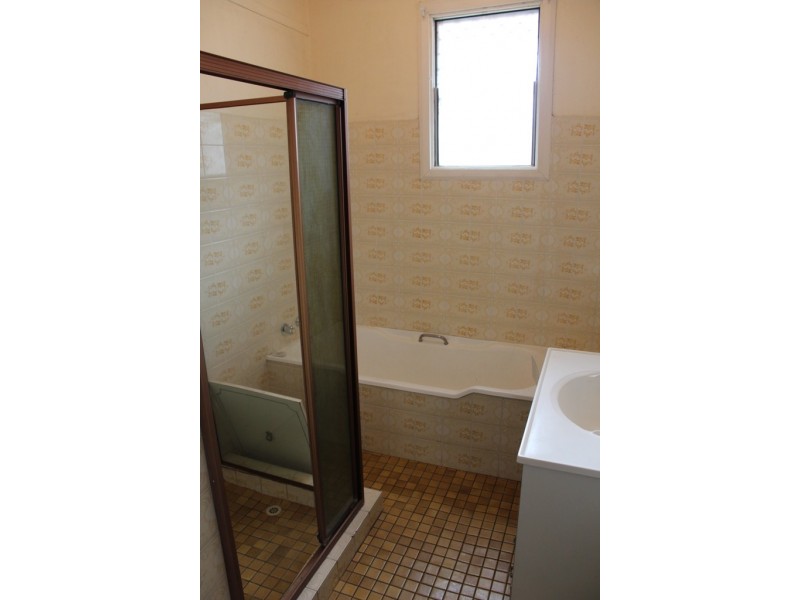 13 Gilmour Street, Bathurst NSW 2795