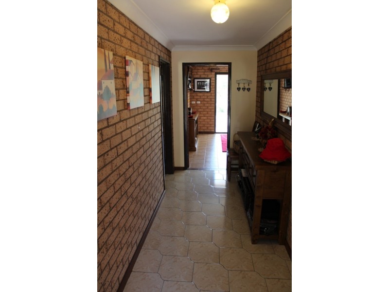 85 Walang Drive, Bathurst NSW 2795