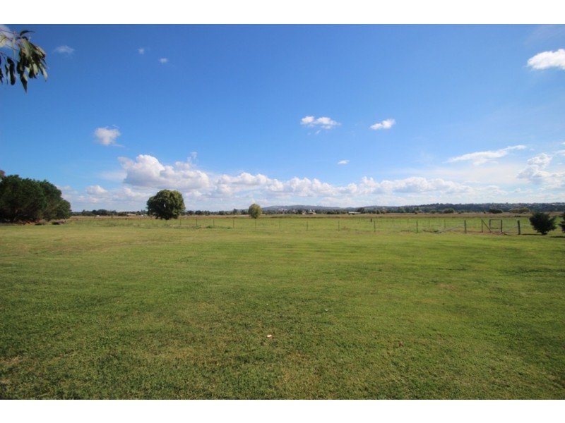 11 Leo Grant Drive, Kelso NSW 2795