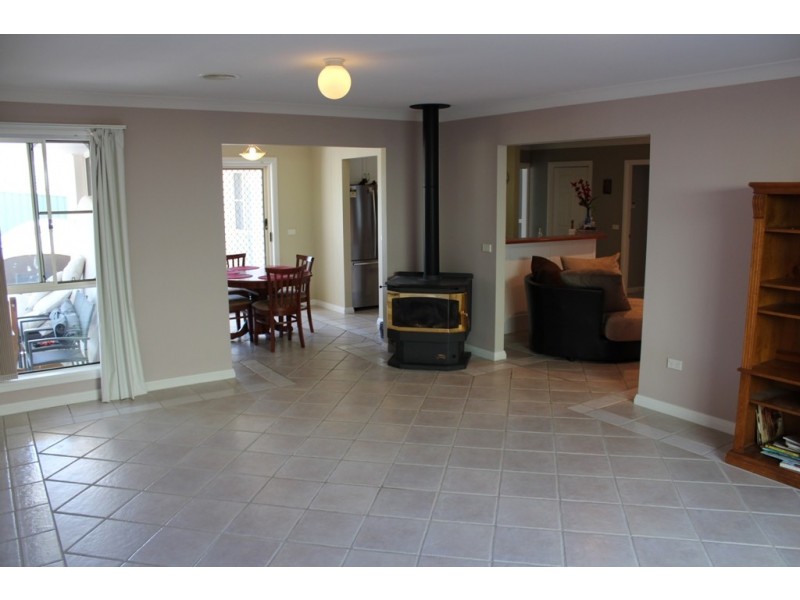 47 Cedar Drive, Bathurst NSW 2795