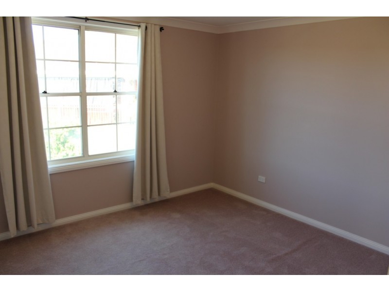 47 Cedar Drive, Bathurst NSW 2795