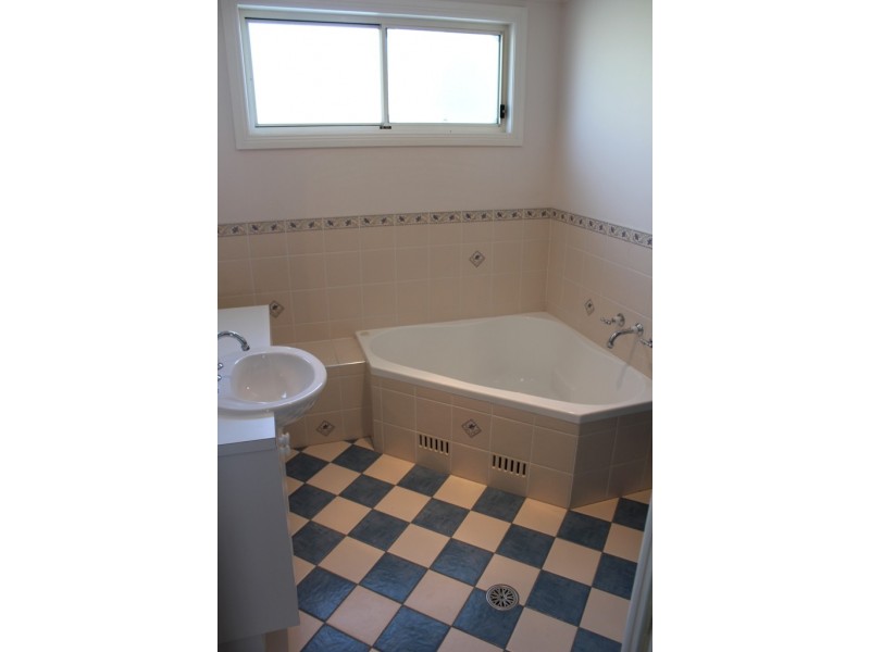 47 Cedar Drive, Bathurst NSW 2795