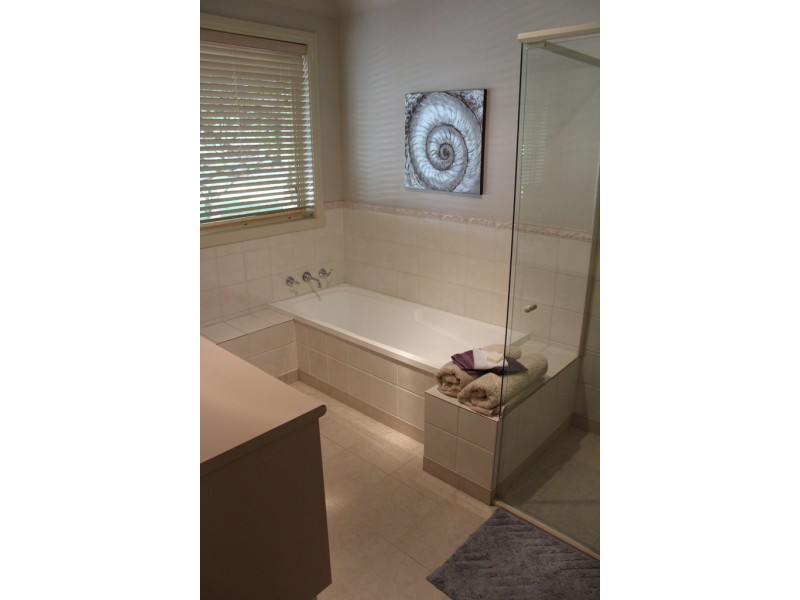 20 Cherrywood Crescent, Bathurst NSW 2795