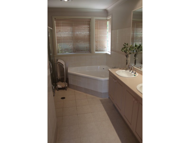 20 Cherrywood Crescent, Bathurst NSW 2795