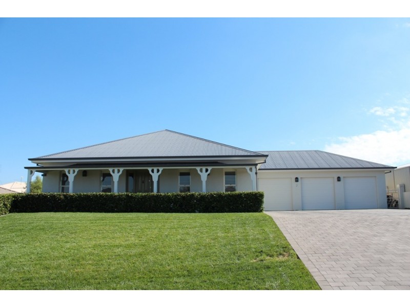7 Tweed Parade, Bathurst NSW 2795