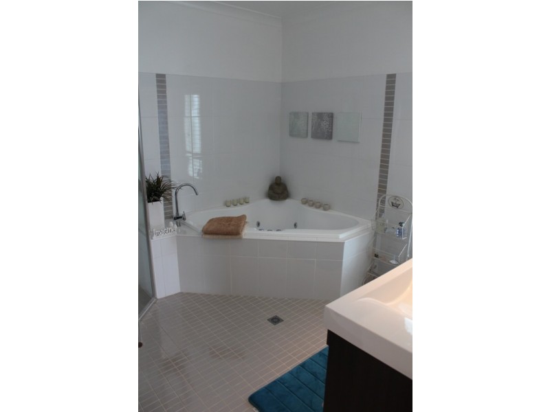 7 Tweed Parade, Bathurst NSW 2795