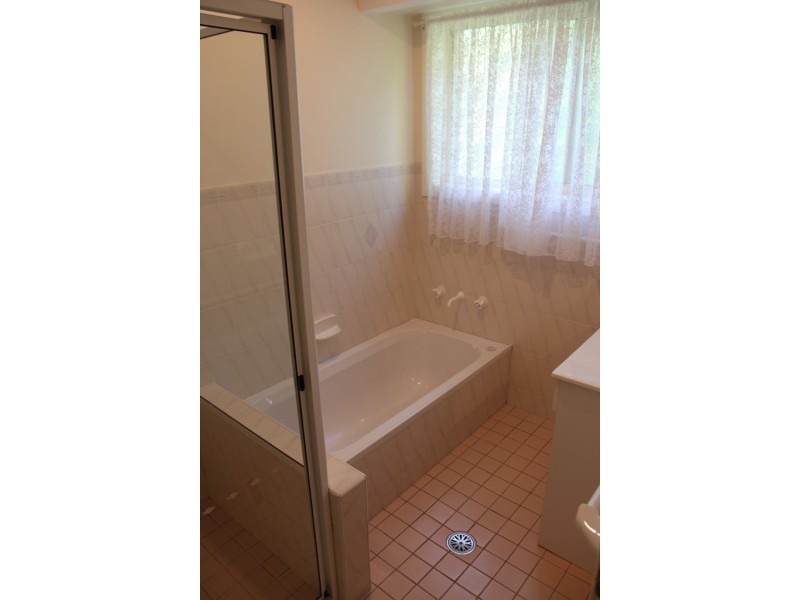 102 Abercrombie Drive, Bathurst NSW 2795