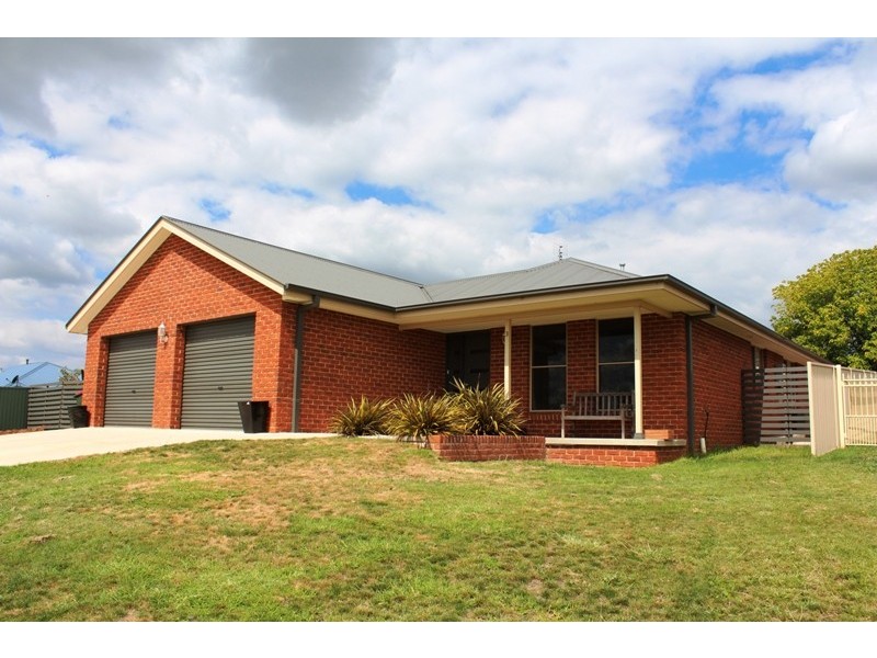 3 Walpole Close, Bathurst NSW 2795