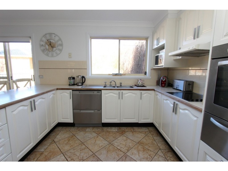 3 Cherrywood Crescent, Llanarth NSW 2795