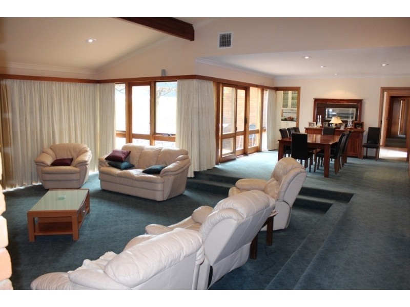 390 Laffing Waters Lane, Bathurst NSW 2795