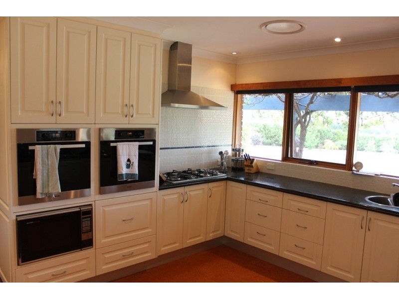 390 Laffing Waters Lane, Bathurst NSW 2795