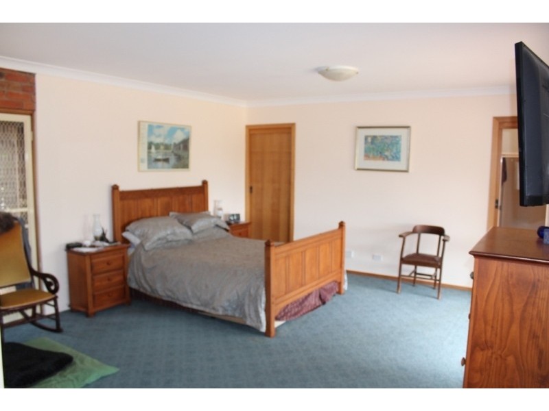 390 Laffing Waters Lane, Bathurst NSW 2795