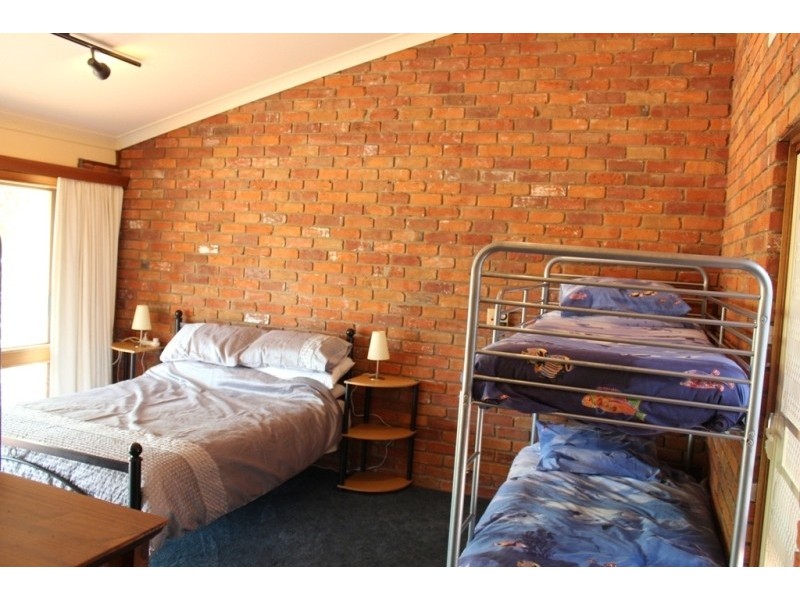 390 Laffing Waters Lane, Bathurst NSW 2795