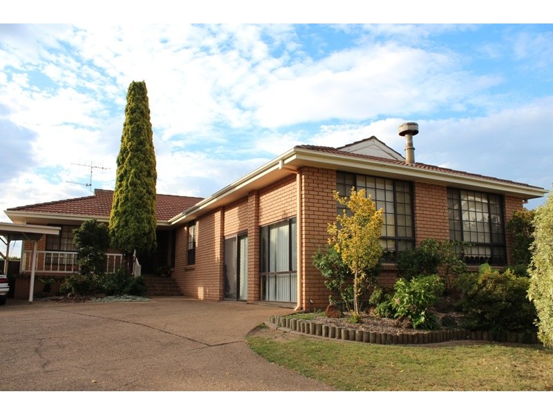 15 Bullock Place, Bathurst NSW 2795