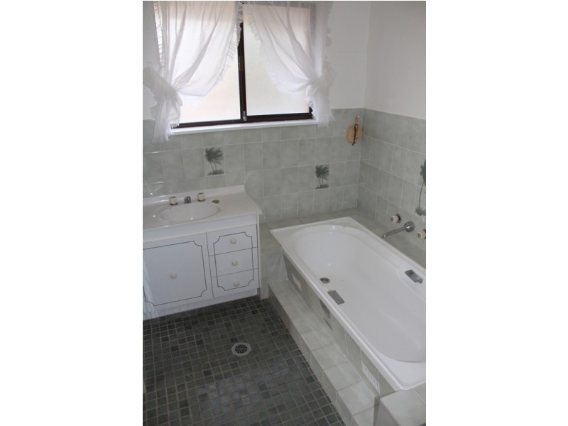 15 Bullock Place, Bathurst NSW 2795