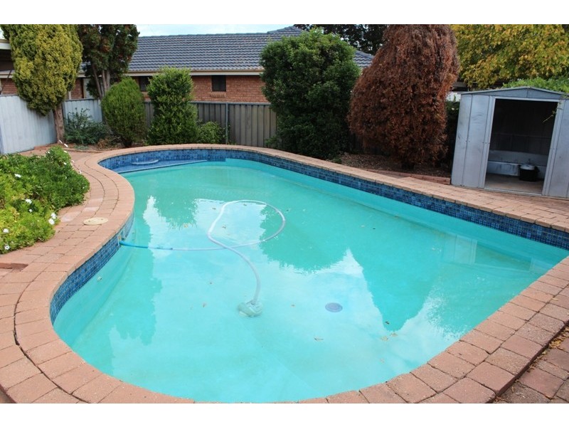 15 Bullock Place, Bathurst NSW 2795