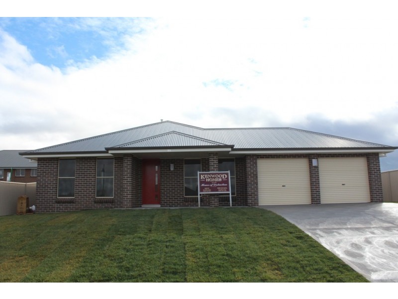 22 Graham Drive, Bathurst NSW 2795