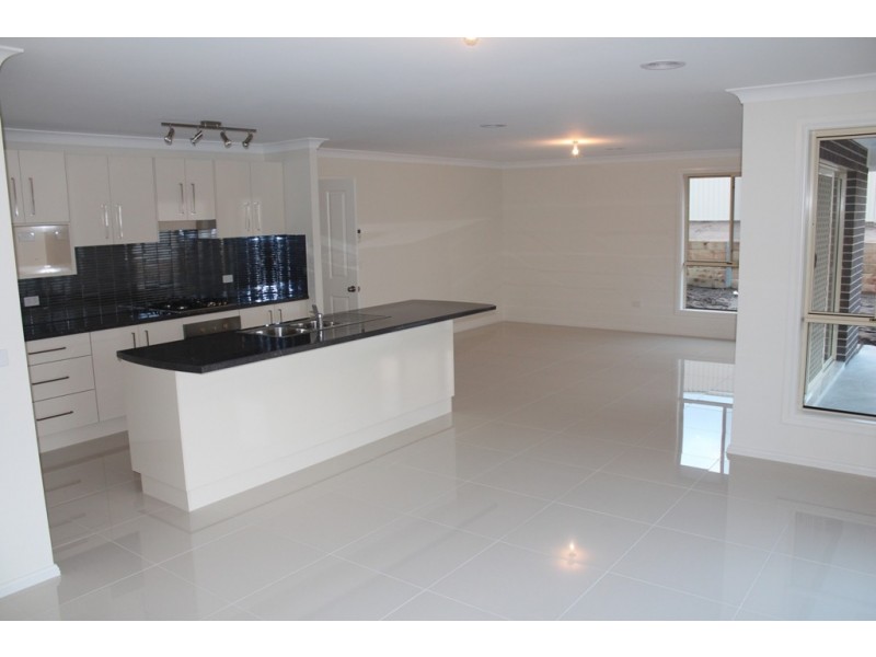 22 Graham Drive, Bathurst NSW 2795
