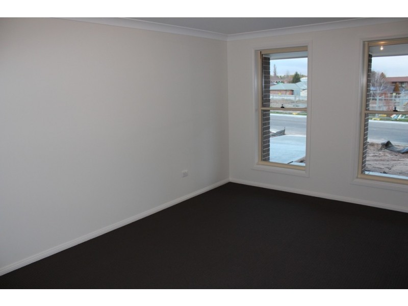 22 Graham Drive, Bathurst NSW 2795
