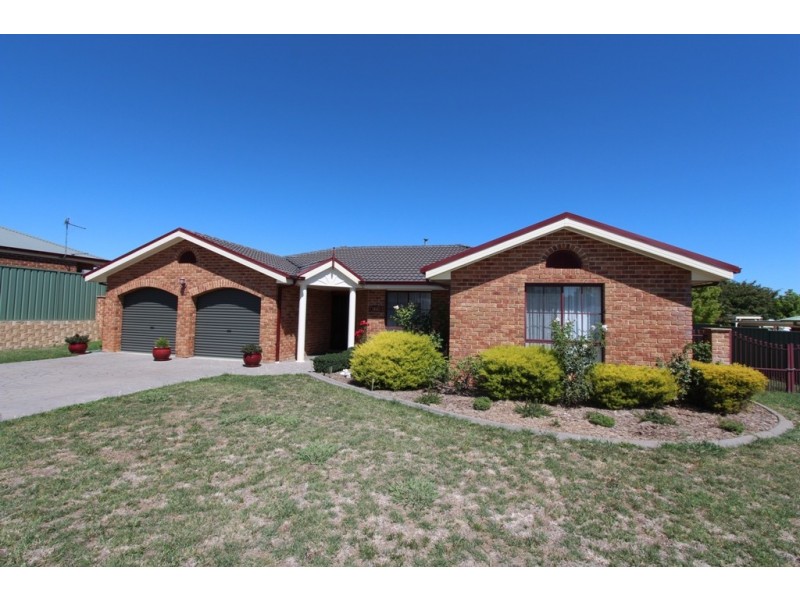 11 Roxburgh Drive, Kelso NSW 2795