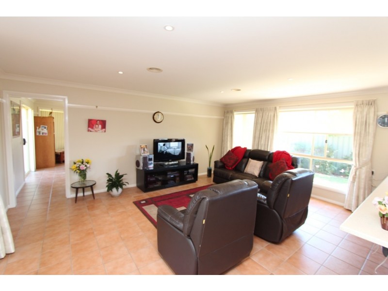 11 Roxburgh Drive, Kelso NSW 2795