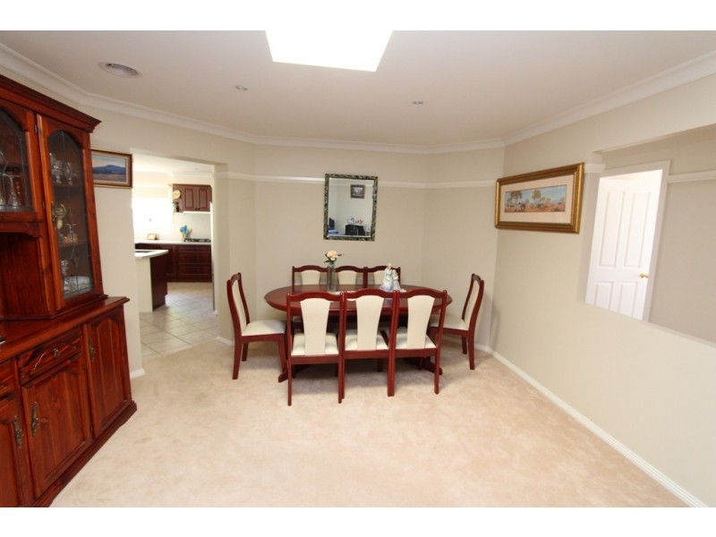 11 Roxburgh Drive, Kelso NSW 2795