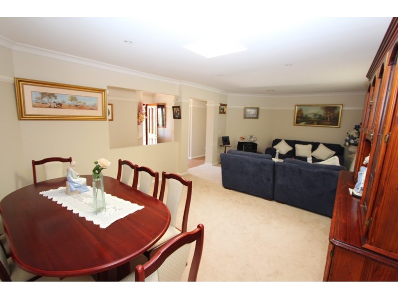 11 Roxburgh Drive, Kelso NSW 2795