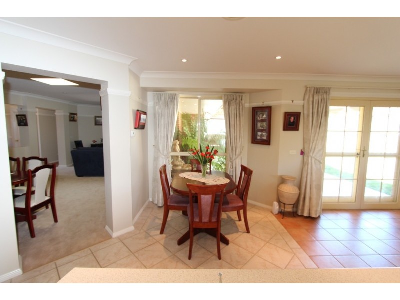 11 Roxburgh Drive, Kelso NSW 2795