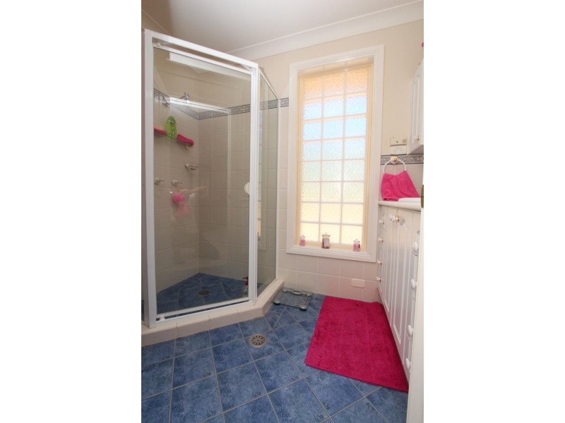 11 Roxburgh Drive, Kelso NSW 2795