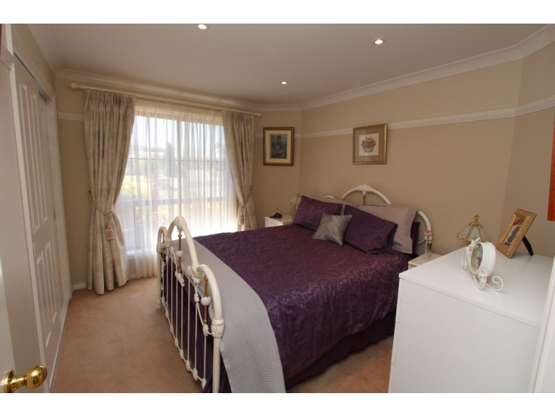 11 Roxburgh Drive, Kelso NSW 2795