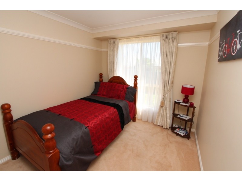 11 Roxburgh Drive, Kelso NSW 2795